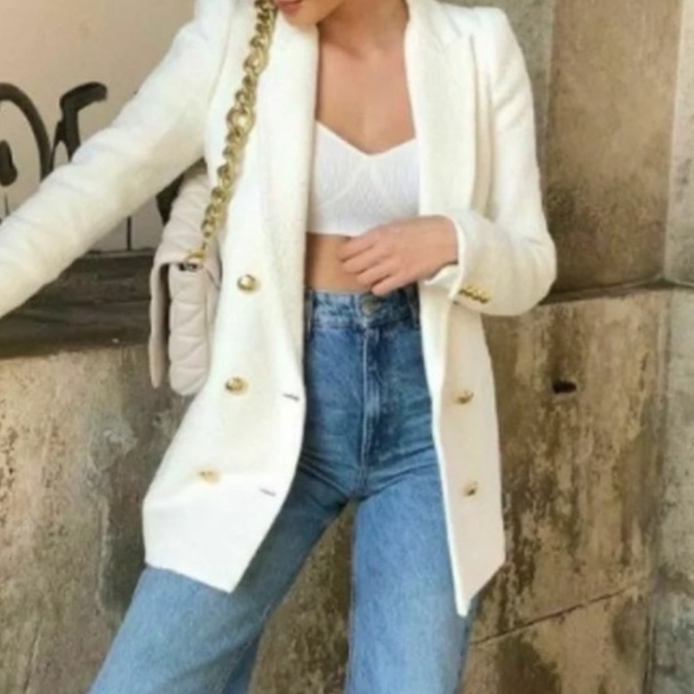 Zara Women's White Blazer with Gold Buttons - Picture 8 of 9